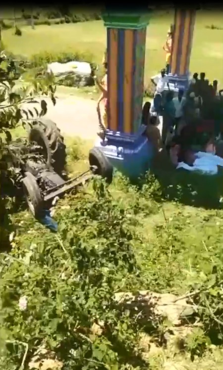 டிராக்டர் உரிமையாளர் மற்றும் லிப்டு கேட்டு வந்தவர் பரிதாபமாக பலி