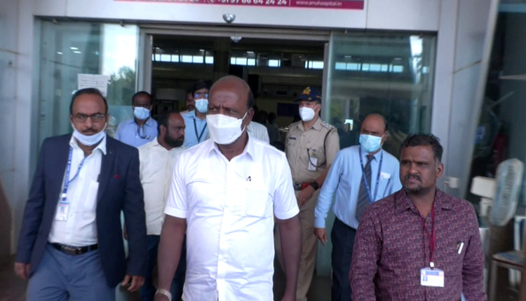ரத்தத்தில் ஓவியம் வரைய தடை : மீறினால் கடும் நடவடிக்கை  எடுக்க படுவதாக சுகாதார துறை அமைச்சர் தகவல்