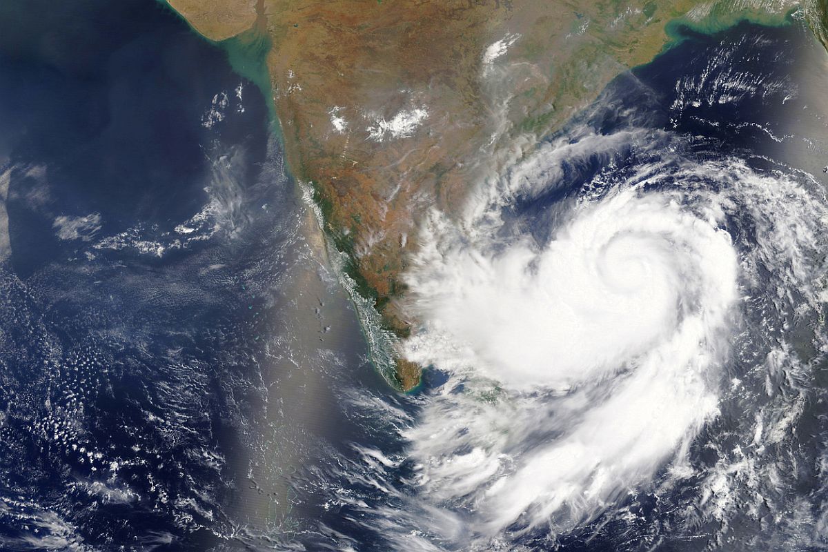 மாண்டஸ் புயல் கரைய கடந்த நிலையில்  இன்று மதியம் காற்றழுத்த தாழ்வு மண்டலமாக வலுவிழக்கும் : வானிலை ஆய்வு மையம்