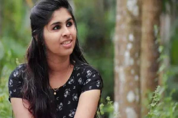 ஆன்லைனில் ஆர்டெர் செய்த பிரியாணியை  சாப்பிட்ட இளம்பெண் உயிரிழப்பு : கேரளா