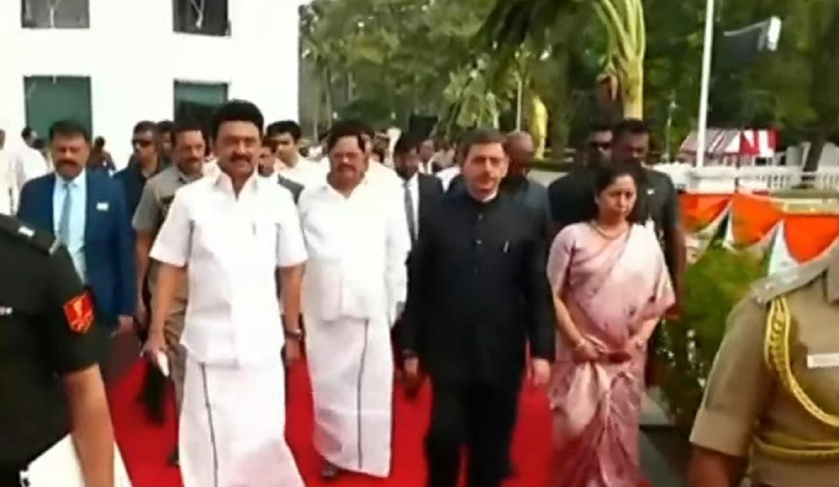 தேநீர் விருந்தில் முதல்வர் ஸ்டாலின், அமைச்சர்கள் பங்கேற்பு : ஆளுநர் ஆர்.என்.ரவி